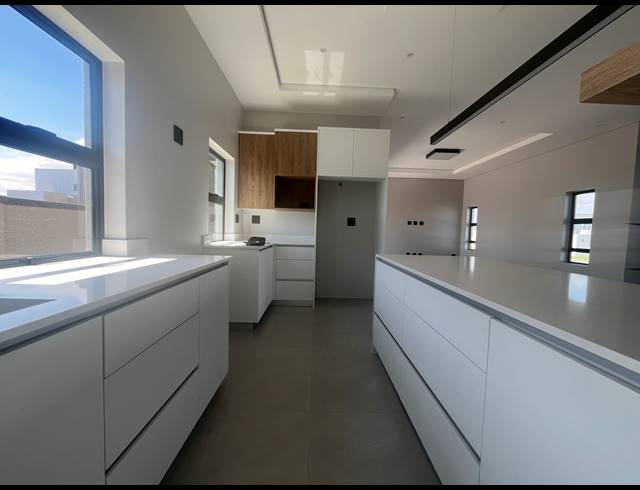 3 BEDROOM HOUSE FOR SALE IN SANDOWN